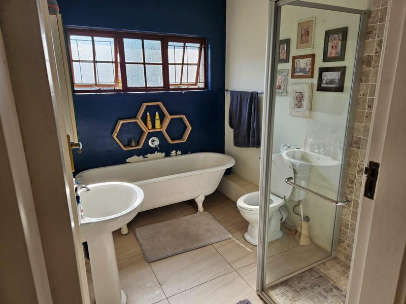 To Let 5 Bedroom Property for Rent in Durban North KwaZulu-Natal