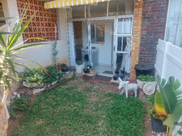 2 Bedroom Property for Sale in Amanzimtoti KwaZulu-Natal