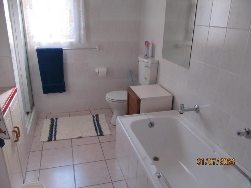 3 Bedroom Property for Sale in Umtentweni KwaZulu-Natal