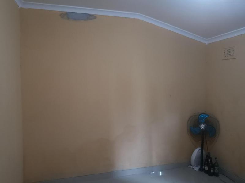 To Let 2 Bedroom Property for Rent in Umlazi KwaZulu-Natal