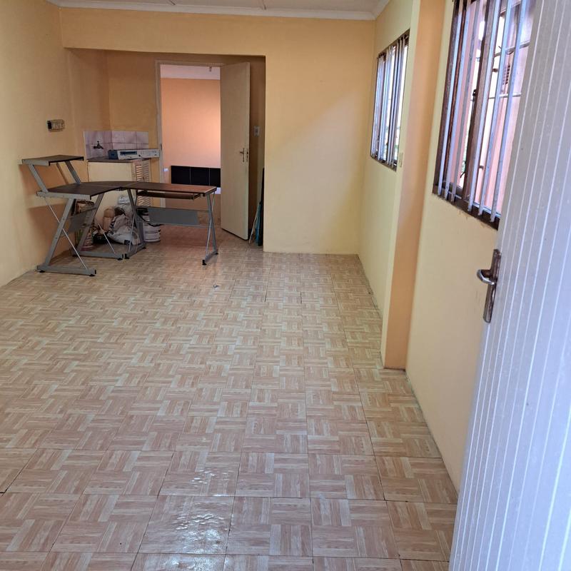 To Let 1 Bedroom Property for Rent in Woodview KwaZulu-Natal