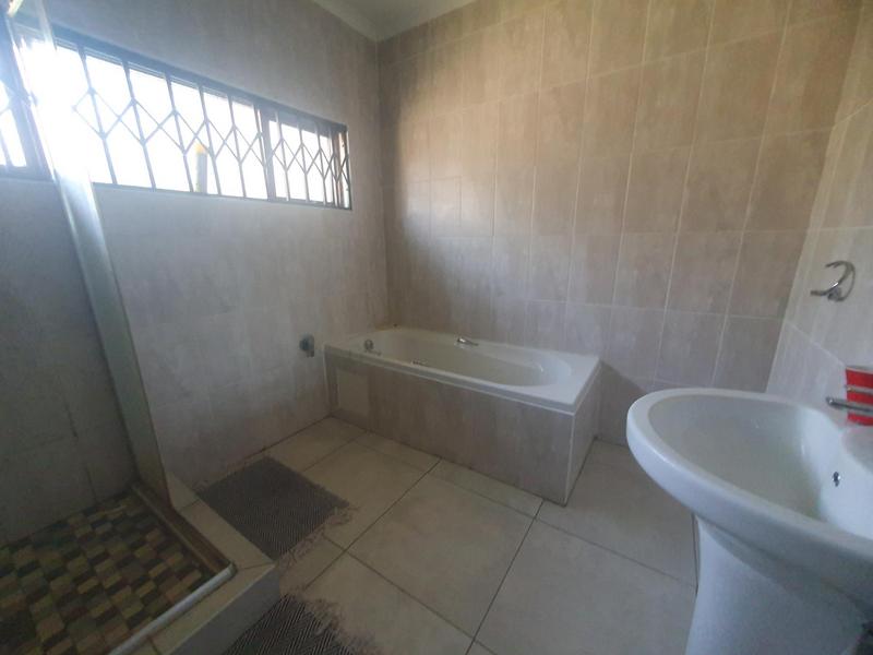 4 Bedroom Property for Sale in Hibberdene KwaZulu-Natal