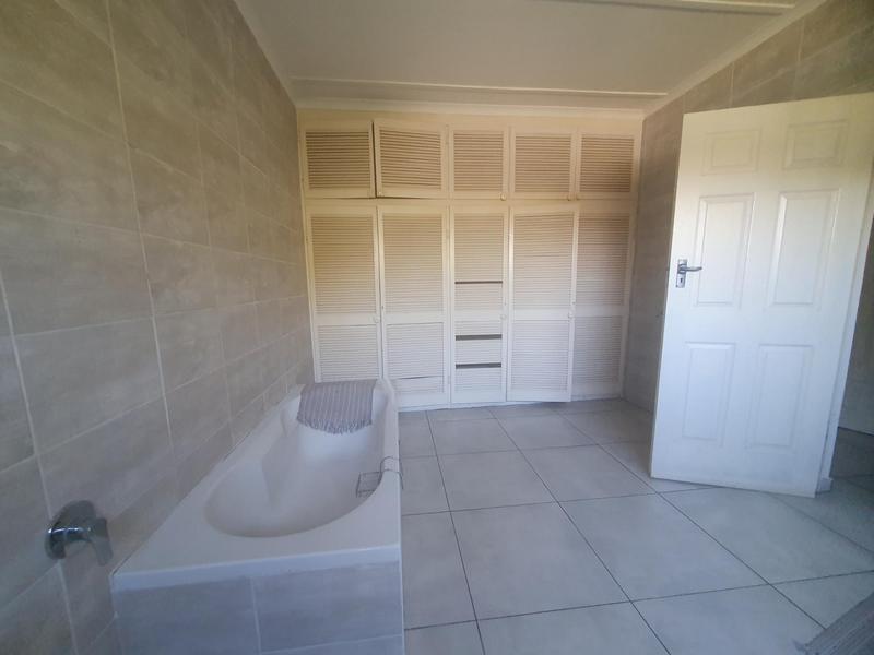 4 Bedroom Property for Sale in Hibberdene KwaZulu-Natal