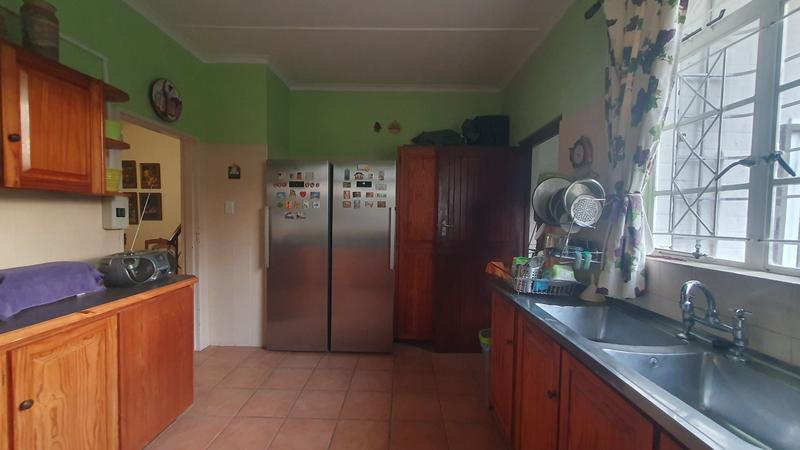 5 Bedroom Property for Sale in Umtentweni KwaZulu-Natal