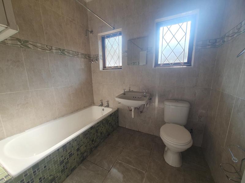 2 Bedroom Property for Sale in Uvongo KwaZulu-Natal