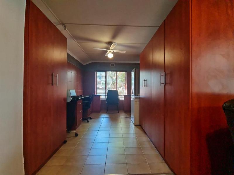 5 Bedroom Property for Sale in Yellowwood Park KwaZulu-Natal