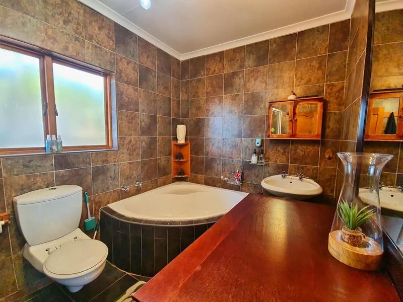 5 Bedroom Property for Sale in Yellowwood Park KwaZulu-Natal