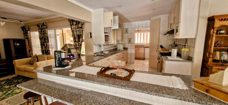 6 Bedroom Property for Sale in Trafalgar KwaZulu-Natal