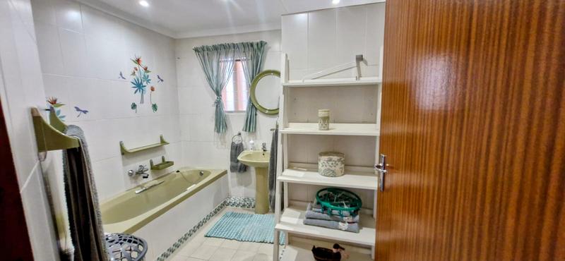 6 Bedroom Property for Sale in Trafalgar KwaZulu-Natal