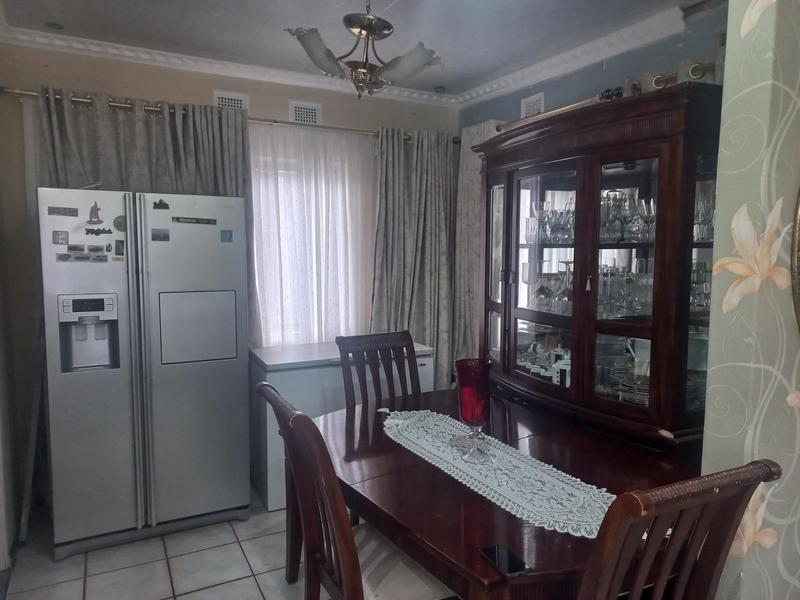 3 Bedroom Property for Sale in Umlazi KwaZulu-Natal