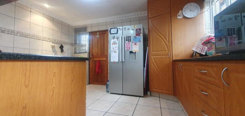 4 Bedroom Property for Sale in Amanzimtoti KwaZulu-Natal