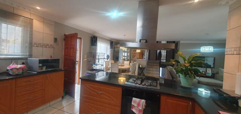 4 Bedroom Property for Sale in Amanzimtoti KwaZulu-Natal