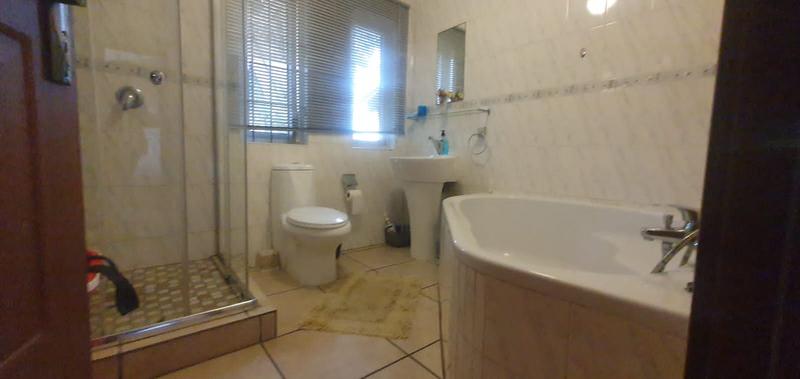 4 Bedroom Property for Sale in Amanzimtoti KwaZulu-Natal