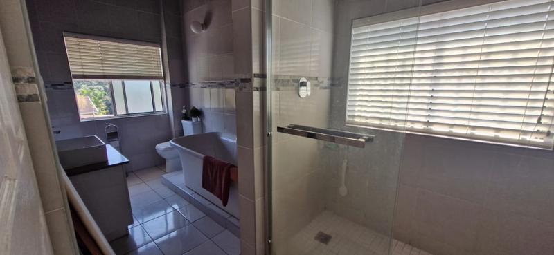 2 Bedroom Property for Sale in Uvongo KwaZulu-Natal