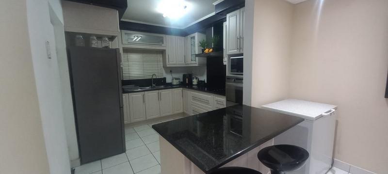 To Let 2 Bedroom Property for Rent in Crossmoor KwaZulu-Natal