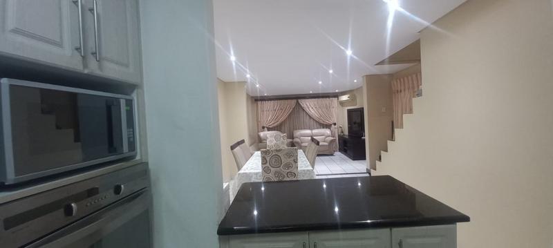 To Let 2 Bedroom Property for Rent in Crossmoor KwaZulu-Natal