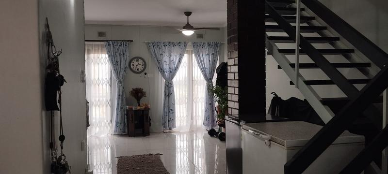 2 Bedroom Property for Sale in Umkomaas KwaZulu-Natal