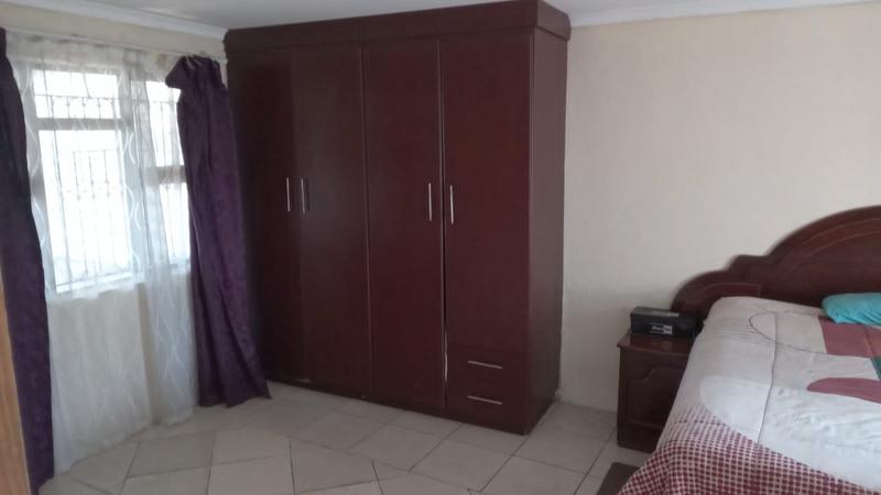 3 Bedroom Property for Sale in Umlazi KwaZulu-Natal