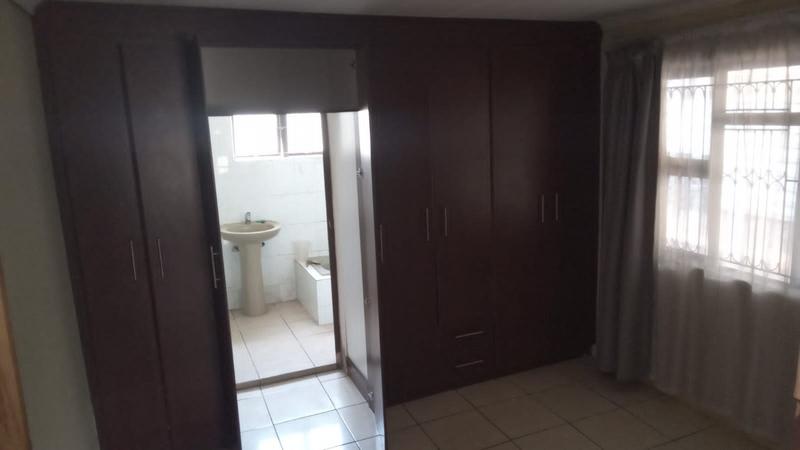 3 Bedroom Property for Sale in Umlazi KwaZulu-Natal