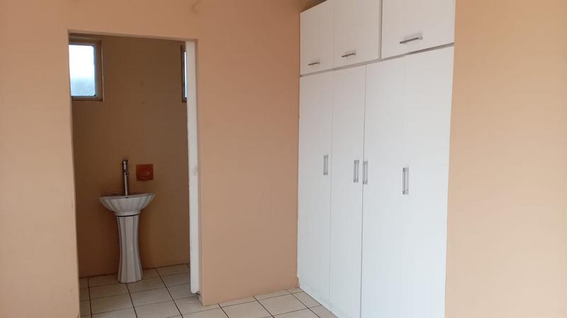 To Let 2 Bedroom Property for Rent in Bluff KwaZulu-Natal