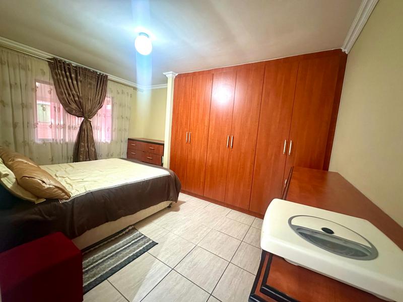 To Let 1 Bedroom Property for Rent in Montclair KwaZulu-Natal