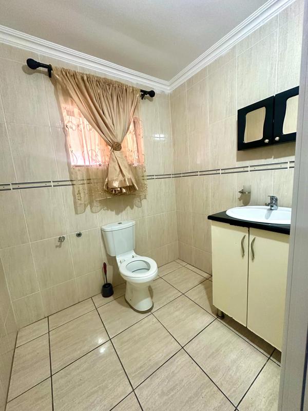 To Let 1 Bedroom Property for Rent in Montclair KwaZulu-Natal