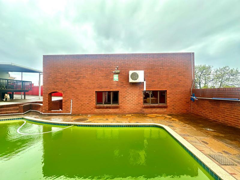 To Let 1 Bedroom Property for Rent in Montclair KwaZulu-Natal