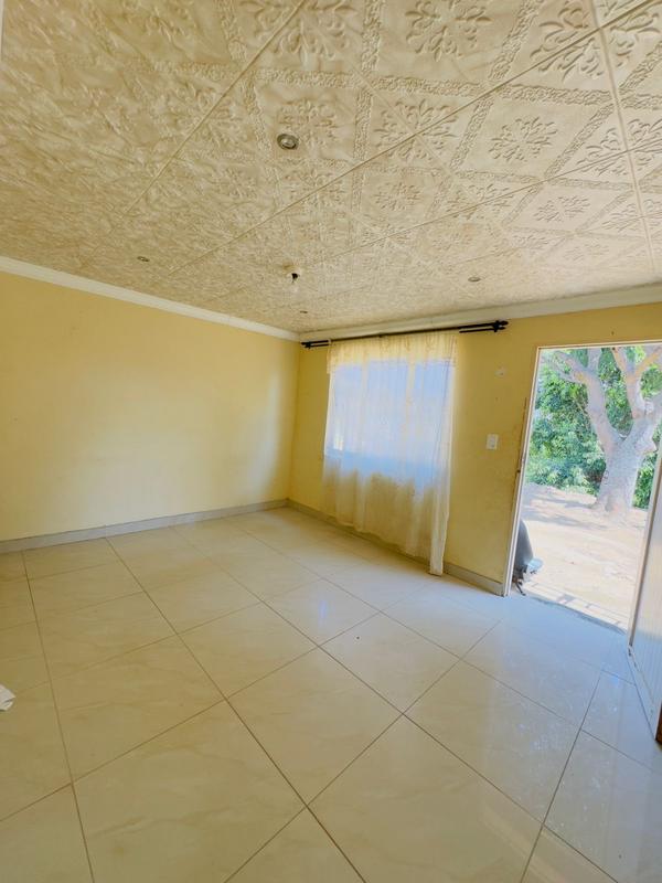 2 Bedroom Property for Sale in Umlazi KwaZulu-Natal