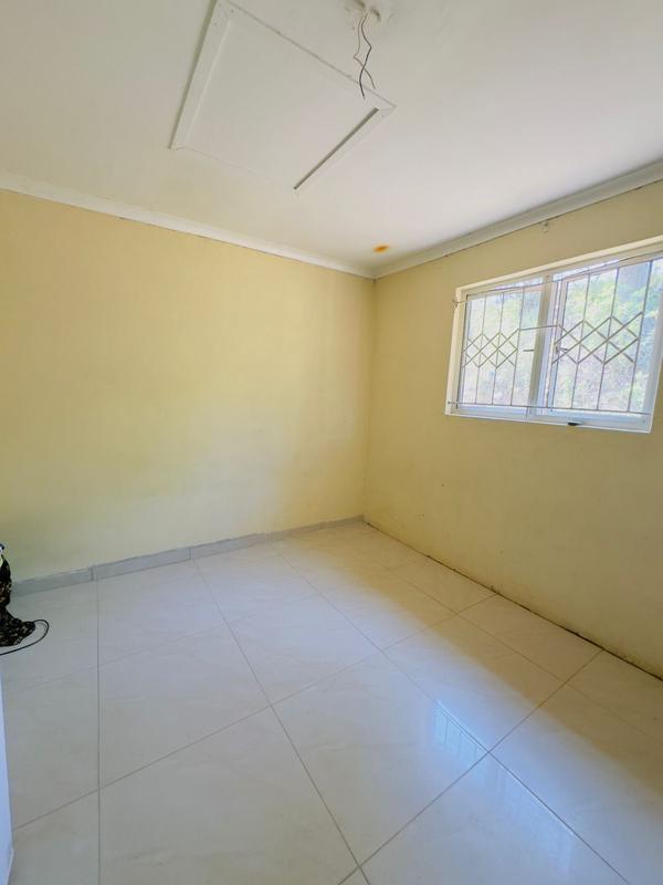 2 Bedroom Property for Sale in Umlazi KwaZulu-Natal