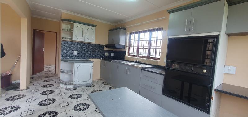 6 Bedroom Property for Sale in Park Rynie KwaZulu-Natal