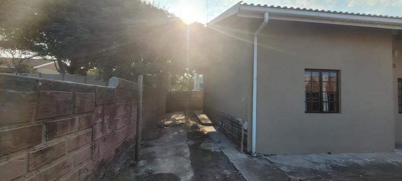 6 Bedroom Property for Sale in Park Rynie KwaZulu-Natal