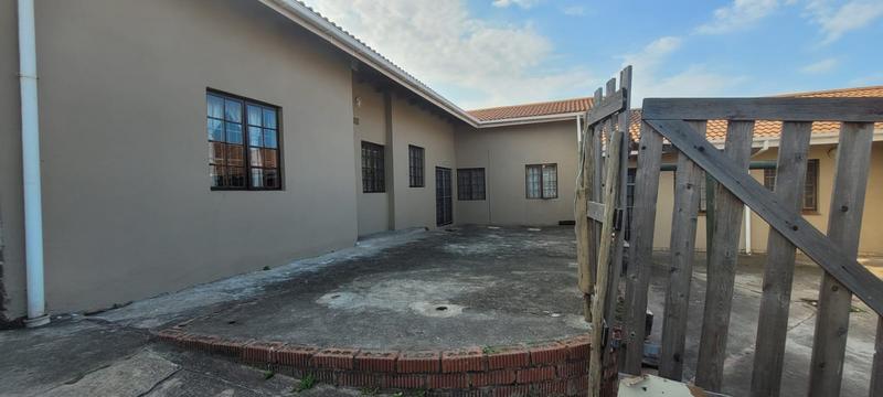 6 Bedroom Property for Sale in Park Rynie KwaZulu-Natal