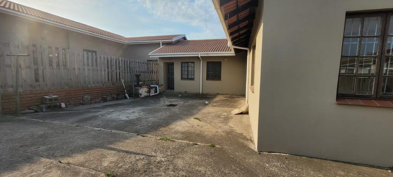 6 Bedroom Property for Sale in Park Rynie KwaZulu-Natal