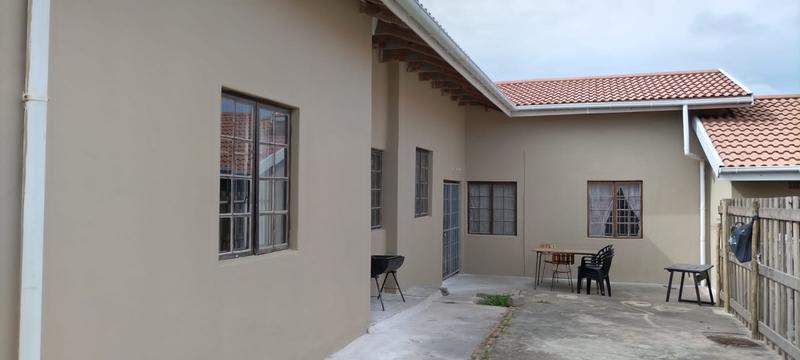 6 Bedroom Property for Sale in Park Rynie KwaZulu-Natal