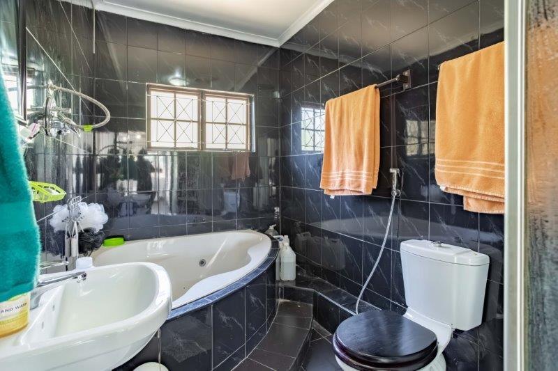 6 Bedroom Property for Sale in Sea View KwaZulu-Natal