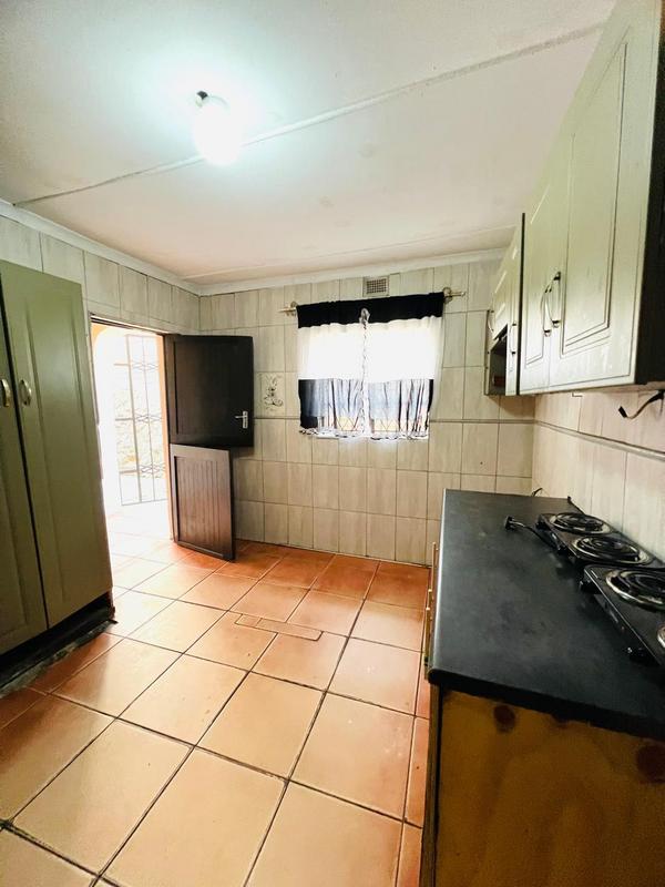 6 Bedroom Property for Sale in Umlazi KwaZulu-Natal