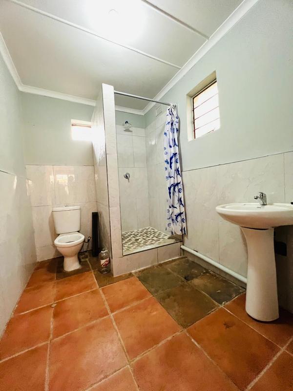 6 Bedroom Property for Sale in Umlazi KwaZulu-Natal