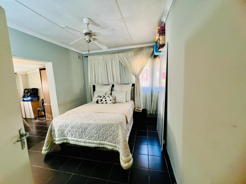 3 Bedroom Property for Sale in Montclair KwaZulu-Natal