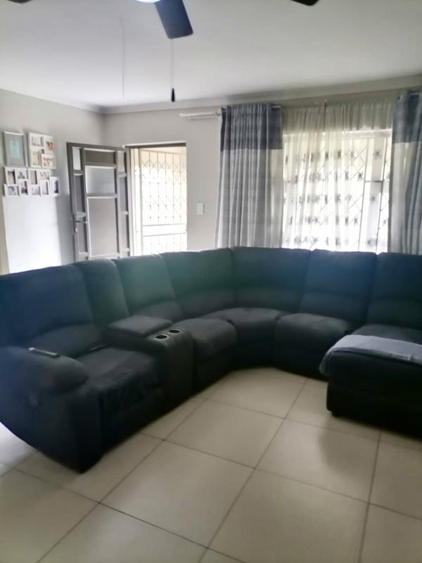 2 Bedroom Property for Sale in Umlazi KwaZulu-Natal