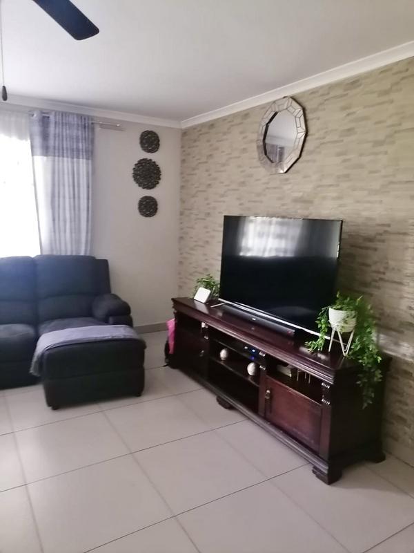 2 Bedroom Property for Sale in Umlazi KwaZulu-Natal