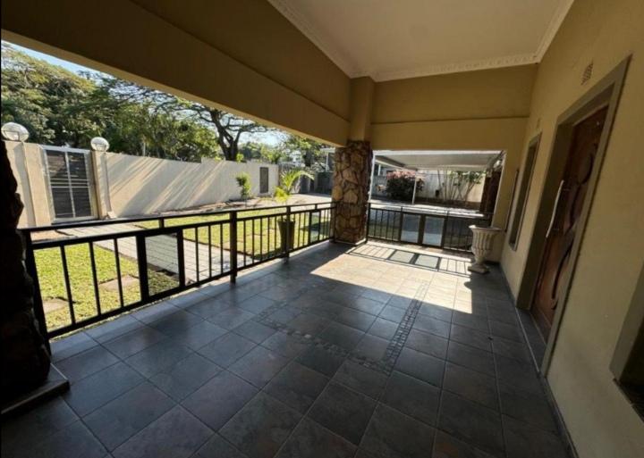 To Let 6 Bedroom Property for Rent in Meer En See KwaZulu-Natal