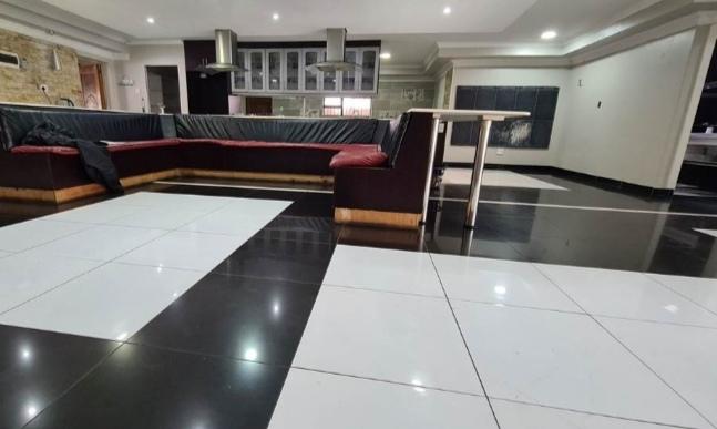 To Let 6 Bedroom Property for Rent in Meer En See KwaZulu-Natal