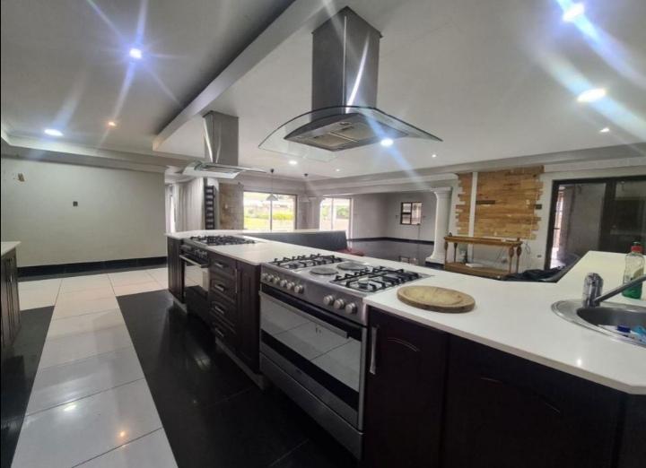 6 Bedroom Property for Sale in Meer En See KwaZulu-Natal