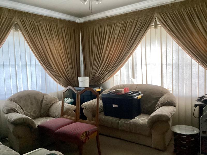 6 Bedroom Property for Sale in Reservoir Hills KwaZulu-Natal