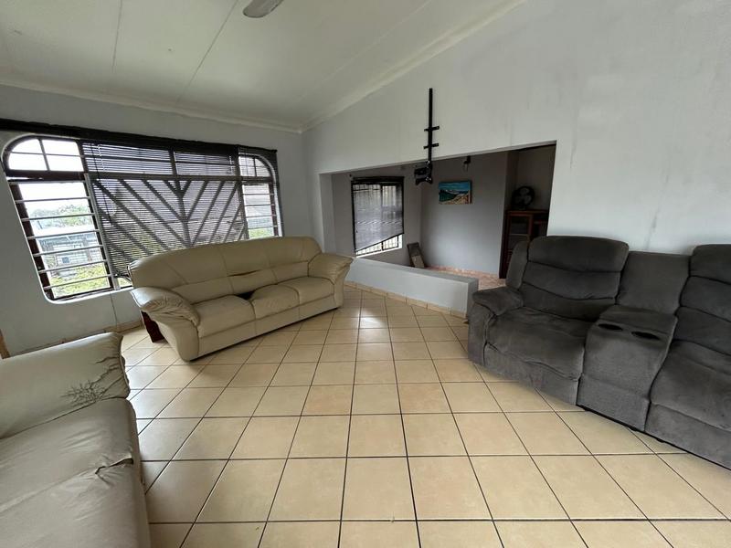 To Let 5 Bedroom Property for Rent in Port Edward KwaZulu-Natal