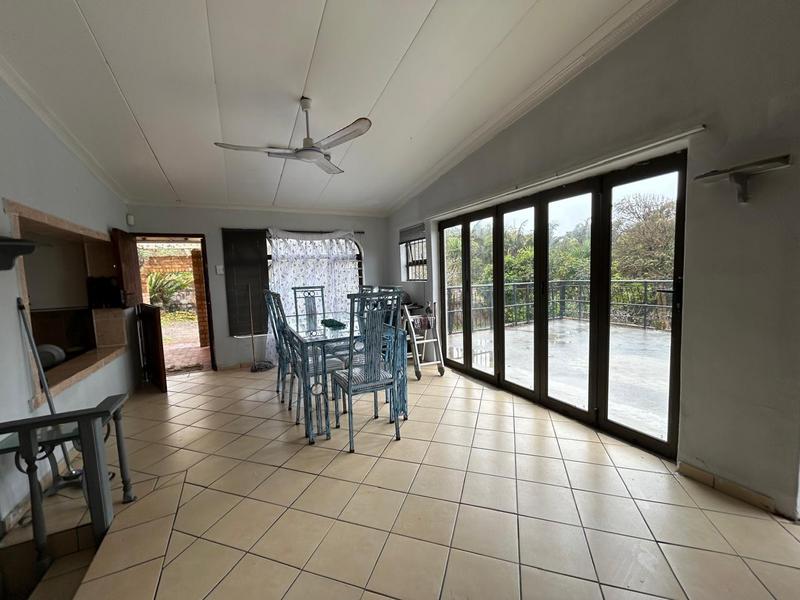 To Let 5 Bedroom Property for Rent in Port Edward KwaZulu-Natal