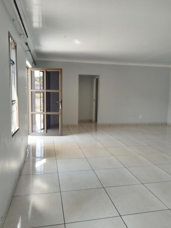 To Let 2 Bedroom Property for Rent in Saiccor Village KwaZulu-Natal