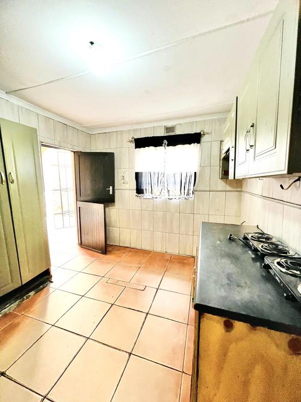 6 Bedroom Property for Sale in Umlazi KwaZulu-Natal