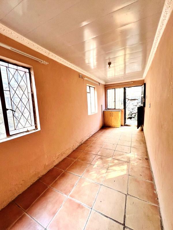 6 Bedroom Property for Sale in Umlazi KwaZulu-Natal