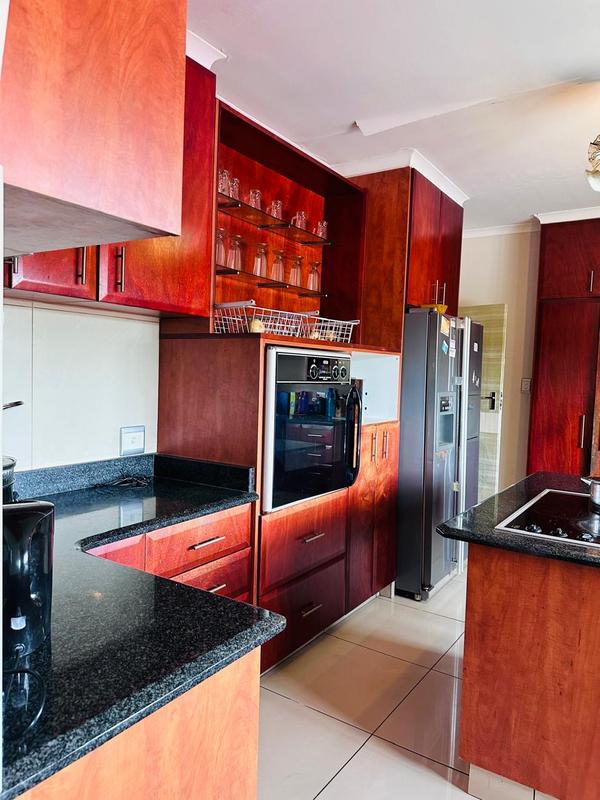 5 Bedroom Property for Sale in Inyala Park KwaZulu-Natal